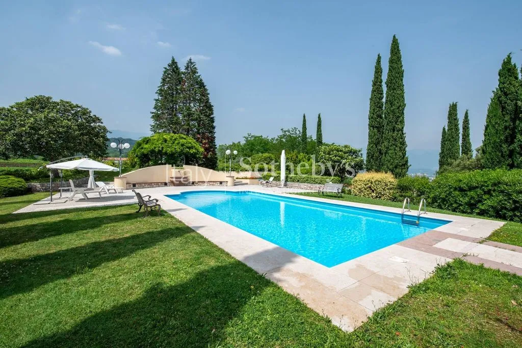 Piscine - Historic Villa with Panoramic Pool in Vittorio Veneto
