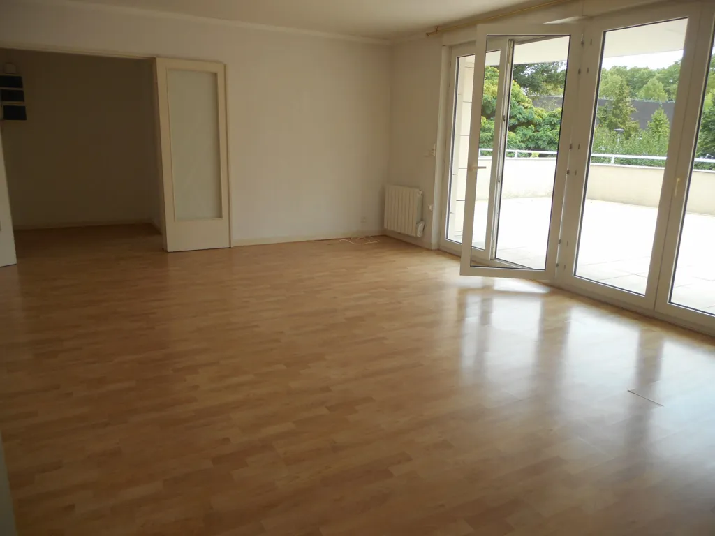 Elutuba - Apartment with Terrace in Courlancy