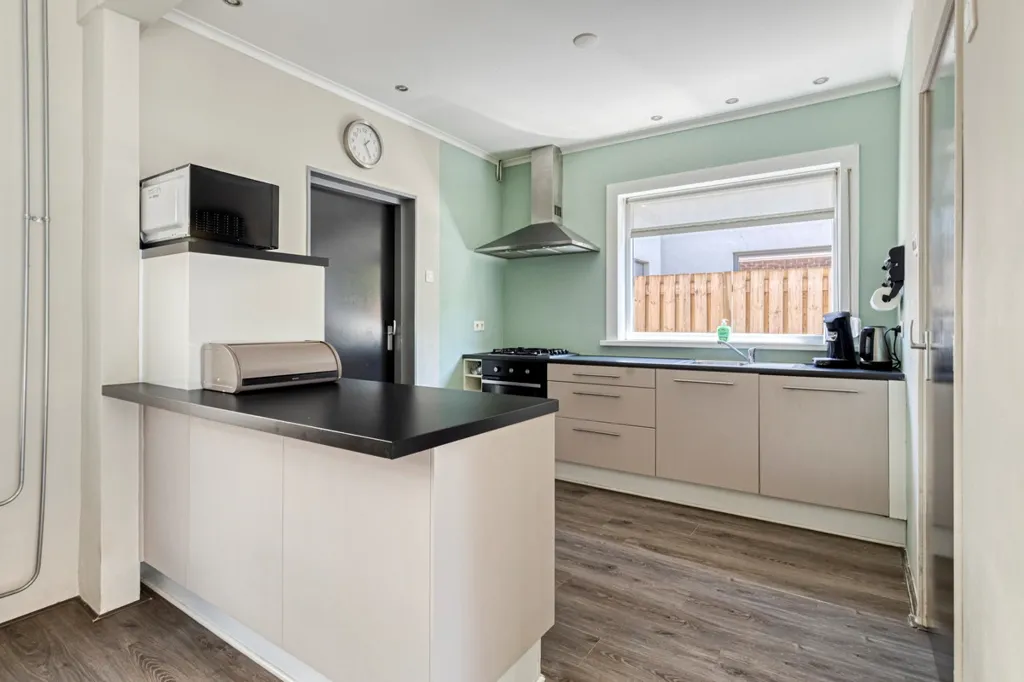 Cuisine - Two-Storey House with Garden in Sas van Gent