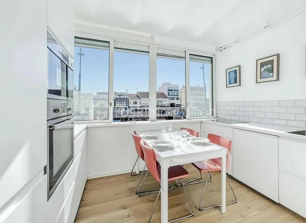 Köök - Renovated Flat with Canal View in Palavas