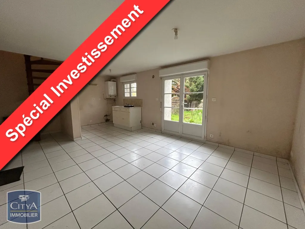 Living Room - Three-Bedroom Flat with Patio in Saint-Amand-Montrond