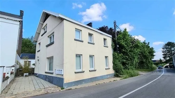 Extérieur - Duplex Rénové avec Parking Gratuit à Perwez