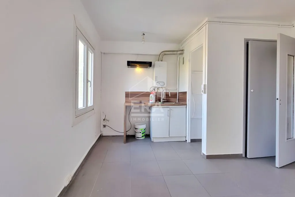 Köök - Renovated 2-Bed Apartment with Balcony in Nice