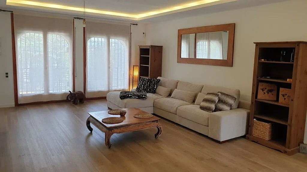 Séjour - Modernised House with Terrace in Casalot