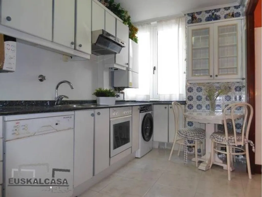 Cuisine - Bright Apartment with Lift in Bilbao