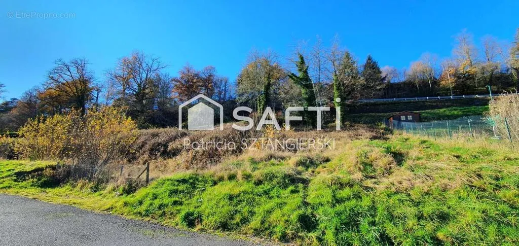 Giardino - Constructible Plot with South-East Exposure in Pontaumur