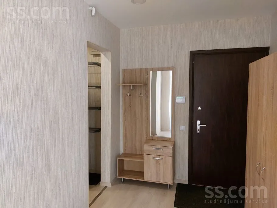 Entrée - 1-Bedroom Apartment with Balcony in Zolitūde