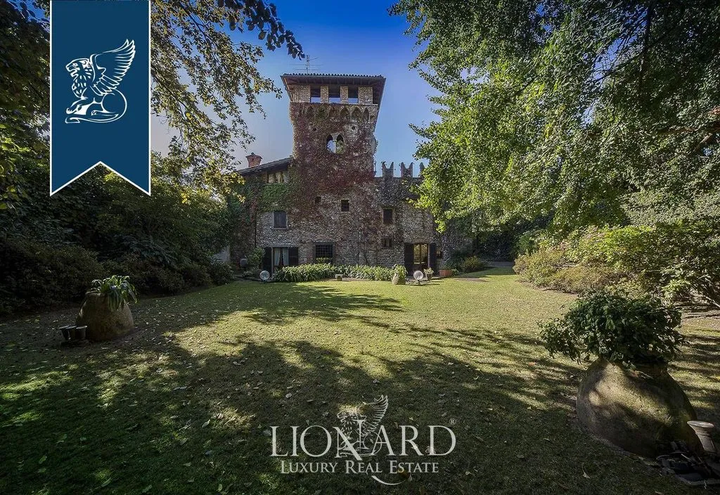 Jardin - Historic Castle with Turret in Gorle