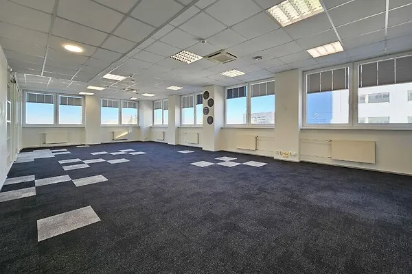 Studio - Spacious Office with Free Parking in Tallinn Centre