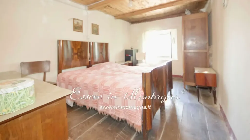 Bedrooms - House Portion with Mountain View in Fanano