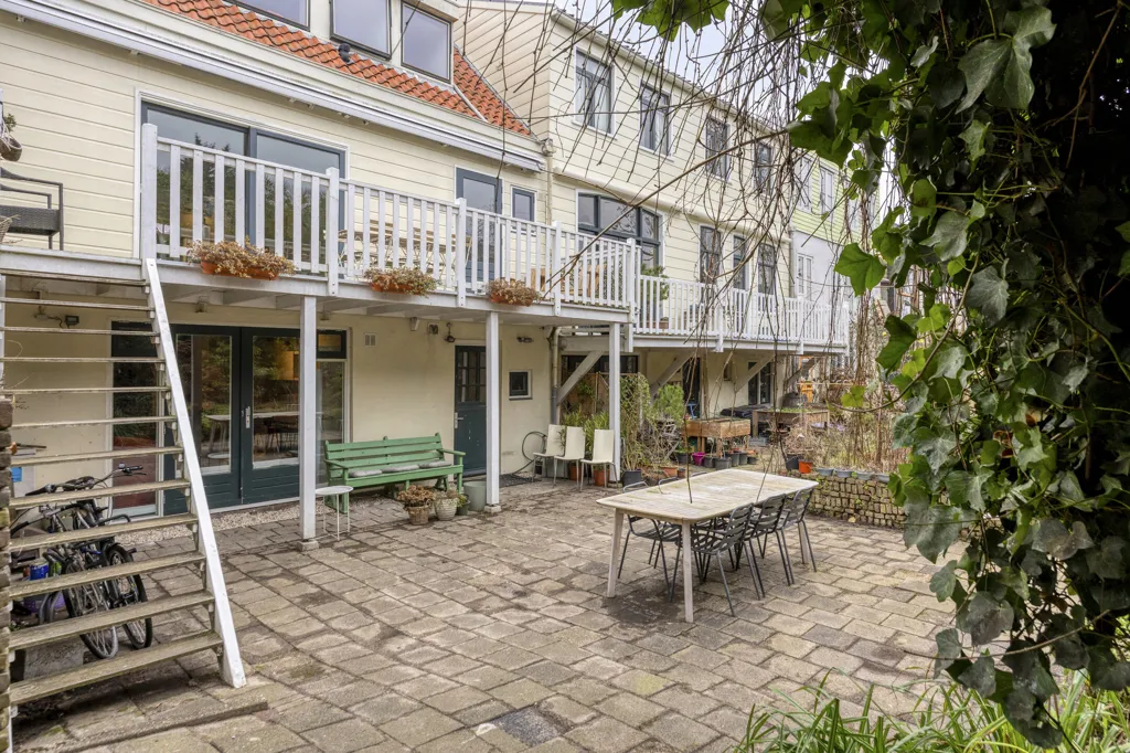 4 magamistoaga maja asukohas Amsterdam