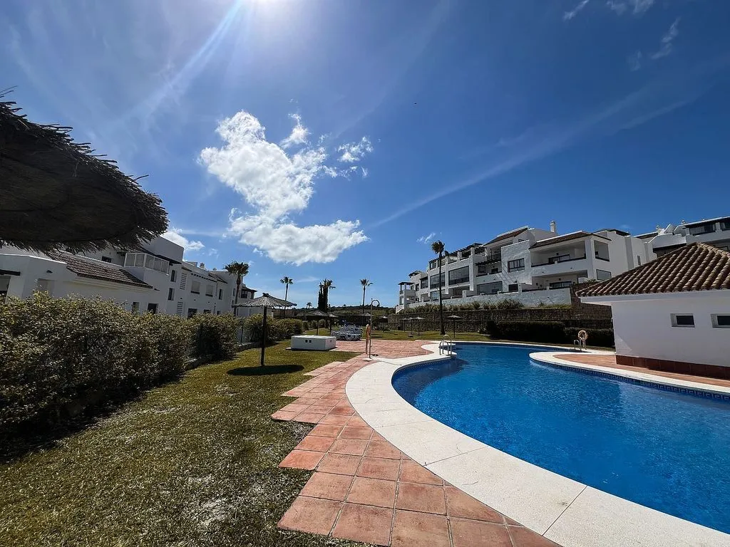 Bassein - Apartment with Pool and Terrace in Alcaidesa Suites