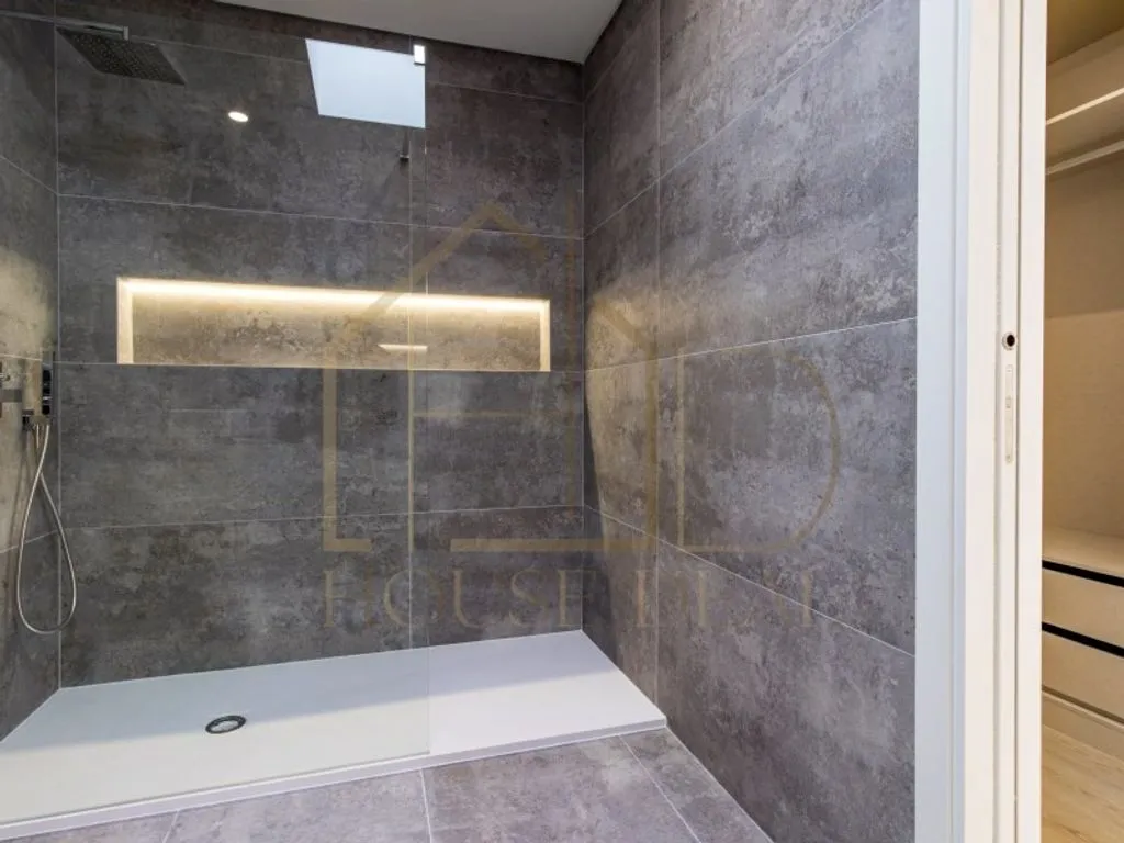 Vannitoad - Luxury House with Solar Panels in Seixal