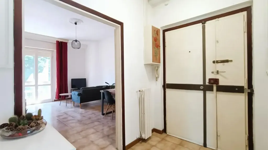 Esik - Apartment with Balcony in Pisa