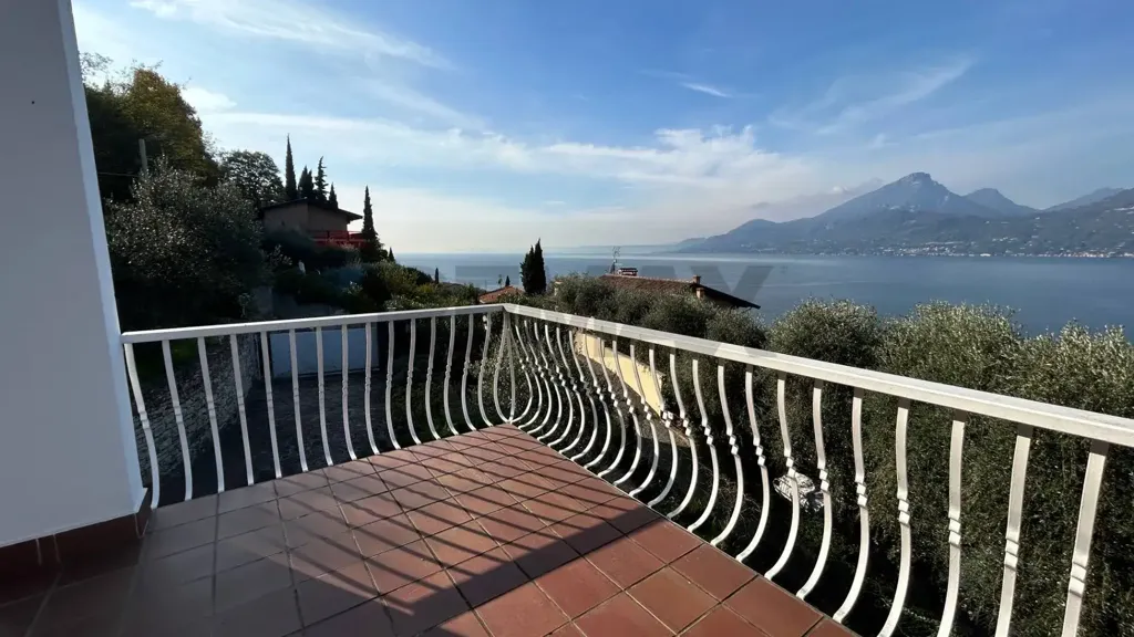 Terrazza - Villa with Panoramic Lake View in Brenzone