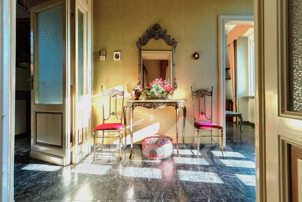 Esik - Classic Villa with Garden in Cernobbio