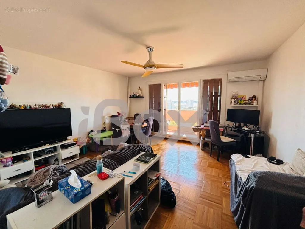 Elutuba - Bright Apartment with Balcony near Toulon