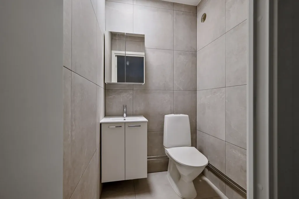 Bagni - Modernised Penthouse with Balcony in Upplands Väsby