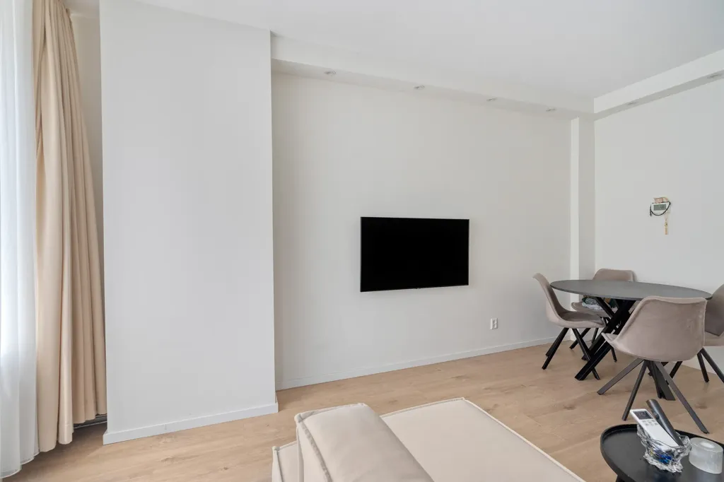 Séjour - Four-Bedroom Apartment with Balconies in Rotterdam