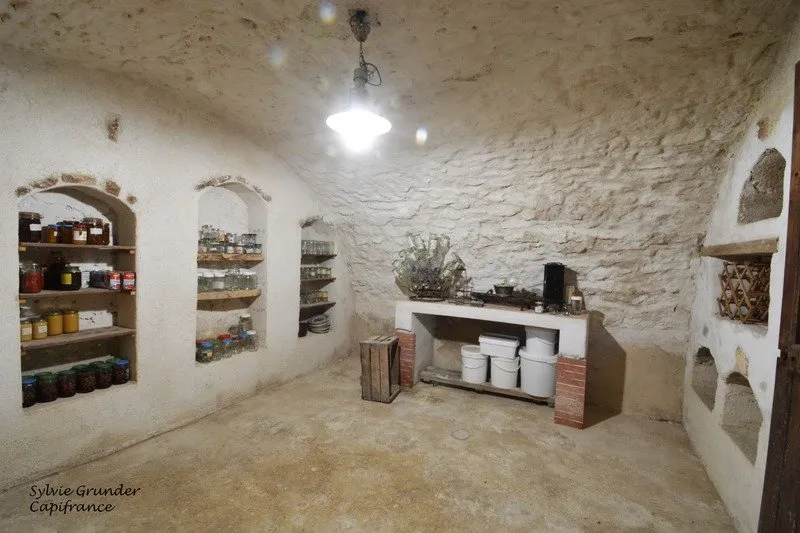Pièces - Bastide Rénovée avec Jardin à Eguilles