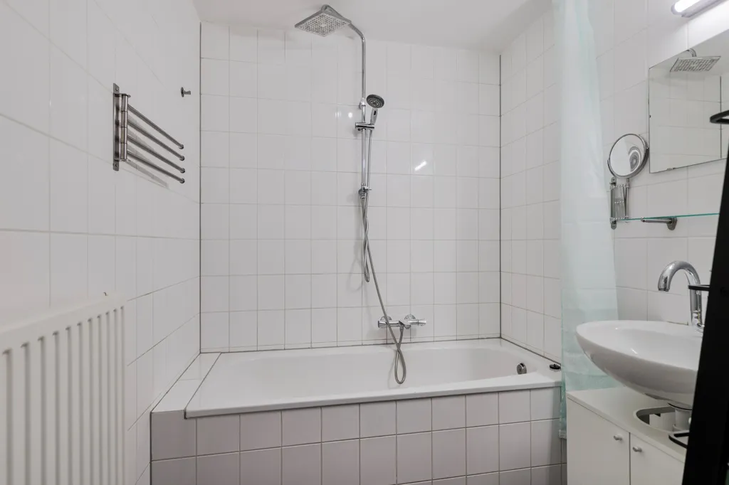 Salles de bain - 2-Bedroom Apartment with Balcony in Rotterdam