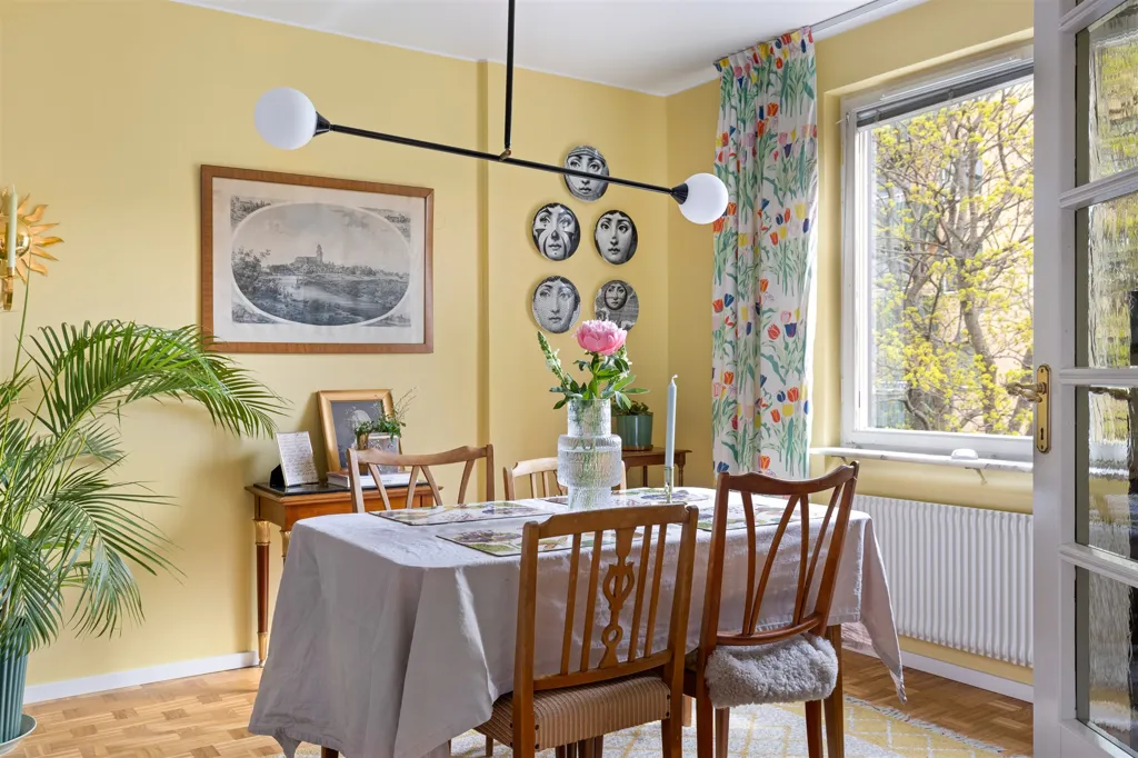 Söögituba - Stylish Apartment with South-Facing Balcony in Gärdet