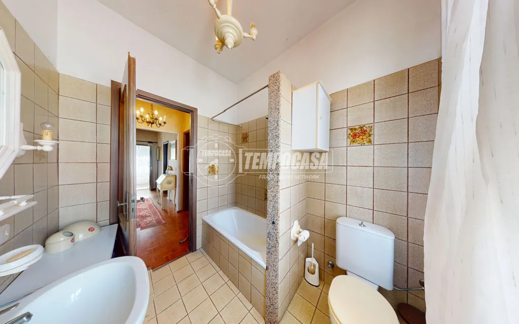 Bathrooms - Independent Villa with Garden in Moretta
