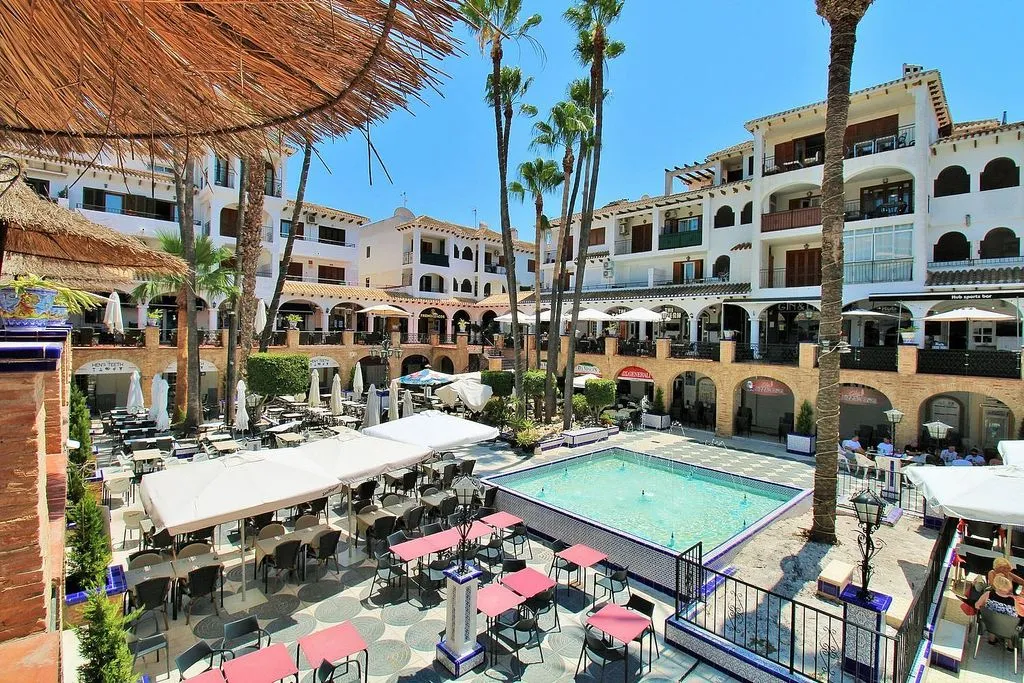 Bassein - Terraced House with Pool in Perla del Mar II