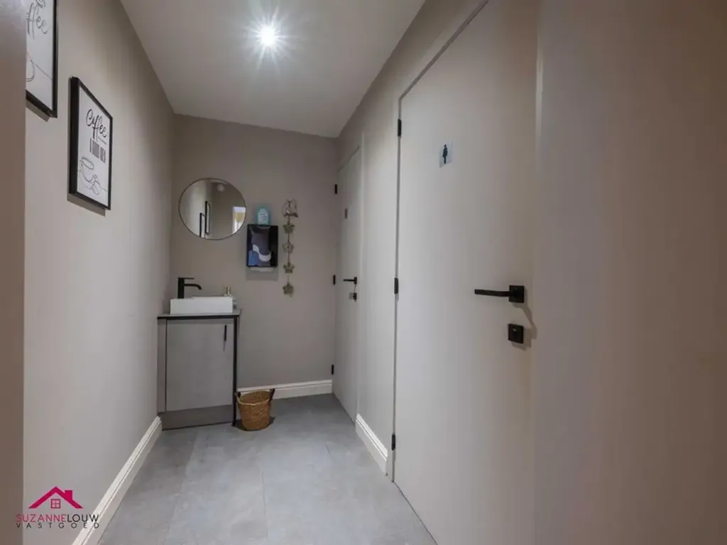 Ingresso - Modernised House in Central Closed Development