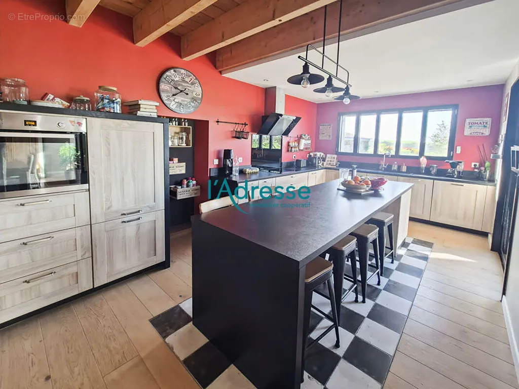 Cuisine - Propriété Charmante avec Piscine en Campagne