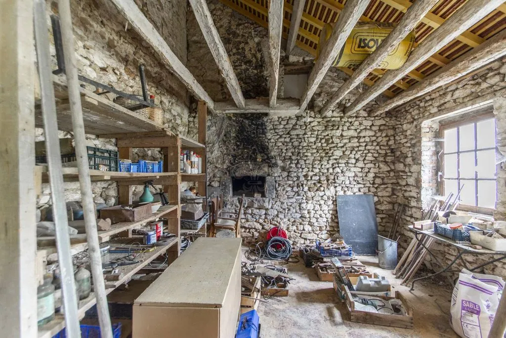 Pesuköök - Farmhouse to Restore with Barns in Fontainebleau