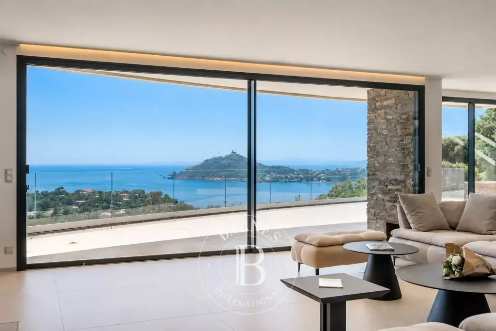 Séjour - Villa Contemporaine avec Vue Panoramique Mer à Agay
