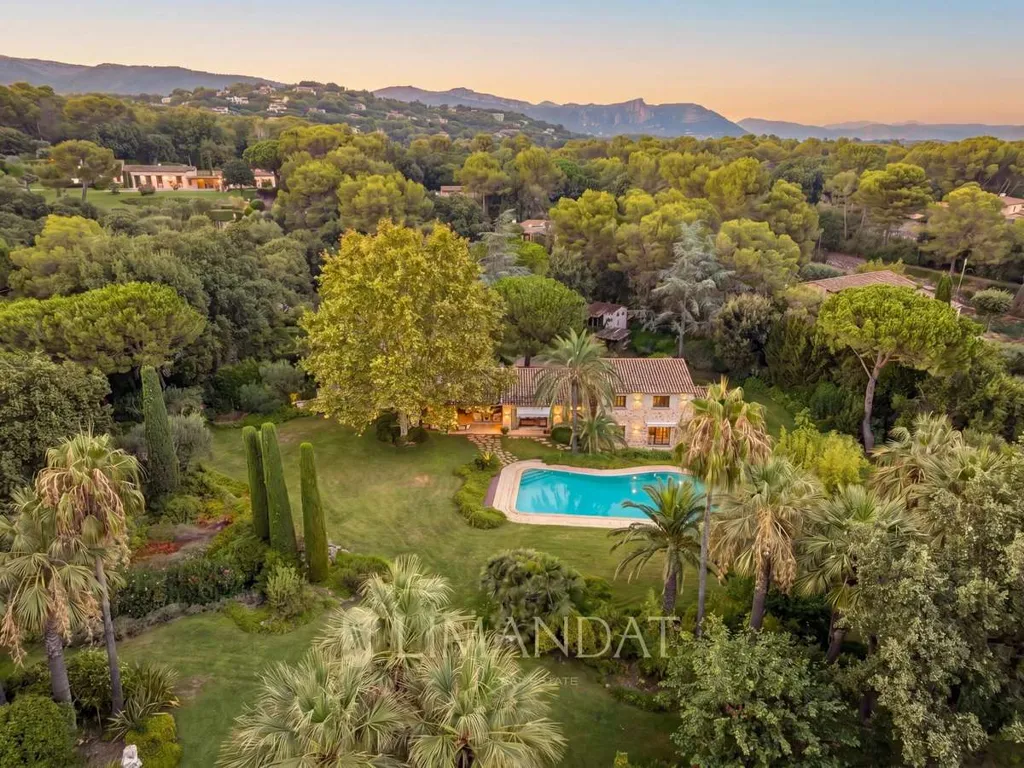Vue aérienne - Villa avec Parc et Piscine à Saint-Paul-de-Vence