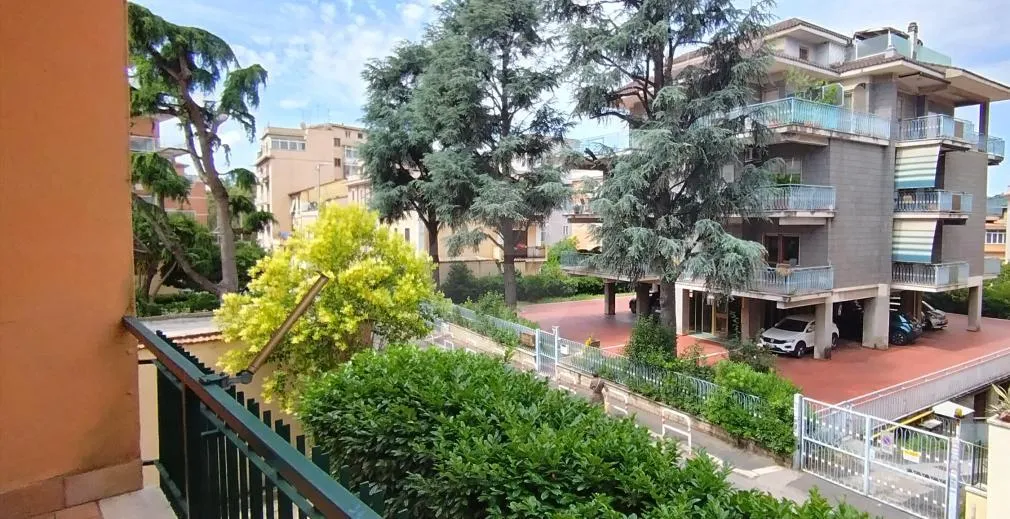 Balcone - Bright Two-Bedroom Apartment with Balconies in Boccea, Rome