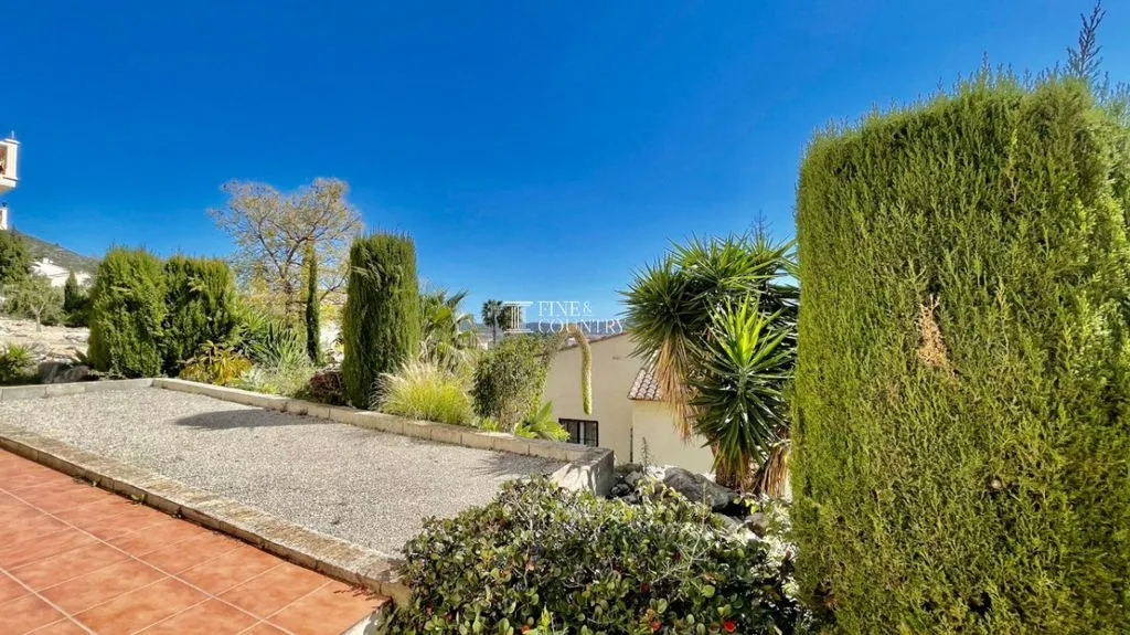 Jardin - Luxury Villa with Mountain Views in Jalón
