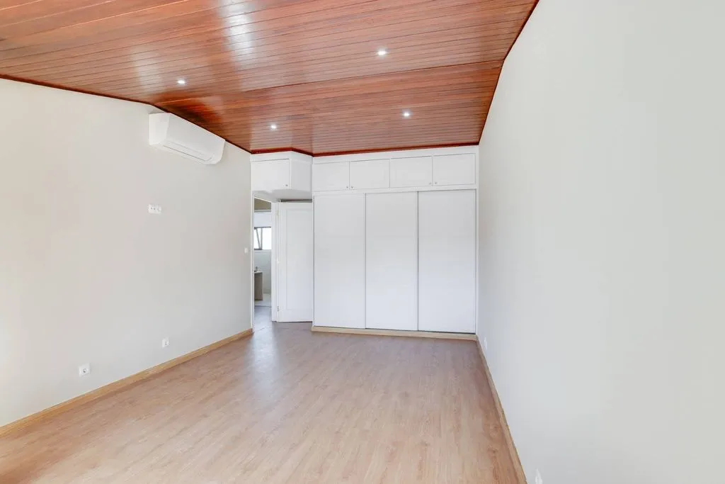 Pièces - 4 Bedroom Duplex with Sea View in Cascais