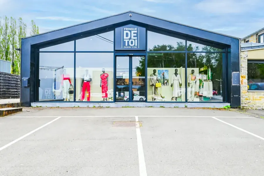Extérieur - RDC Commercial avec Terrasse à Nandrin
