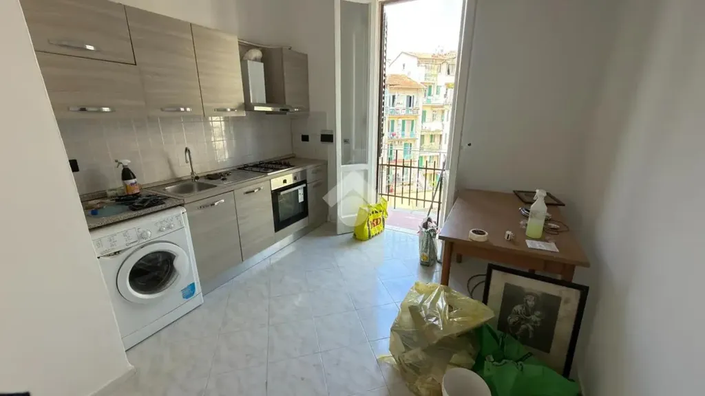 Köök - Bedroom for Rent with Balcony in Central Florence