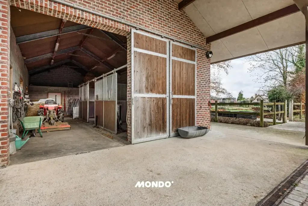 Garage - Estate with Indoor Pool near Brussels
