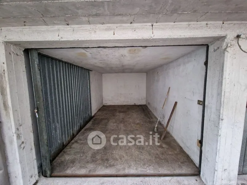 Garage - Two-Bedroom Apartment with Balcony in Viadana