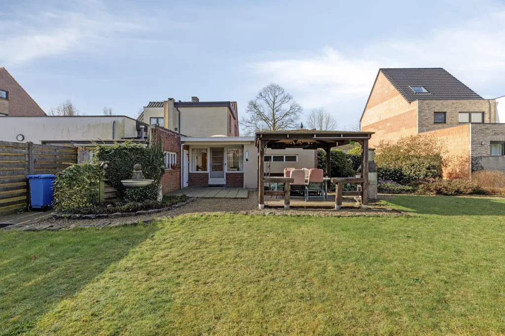 Aed - House with Development Potential in Brasschaat