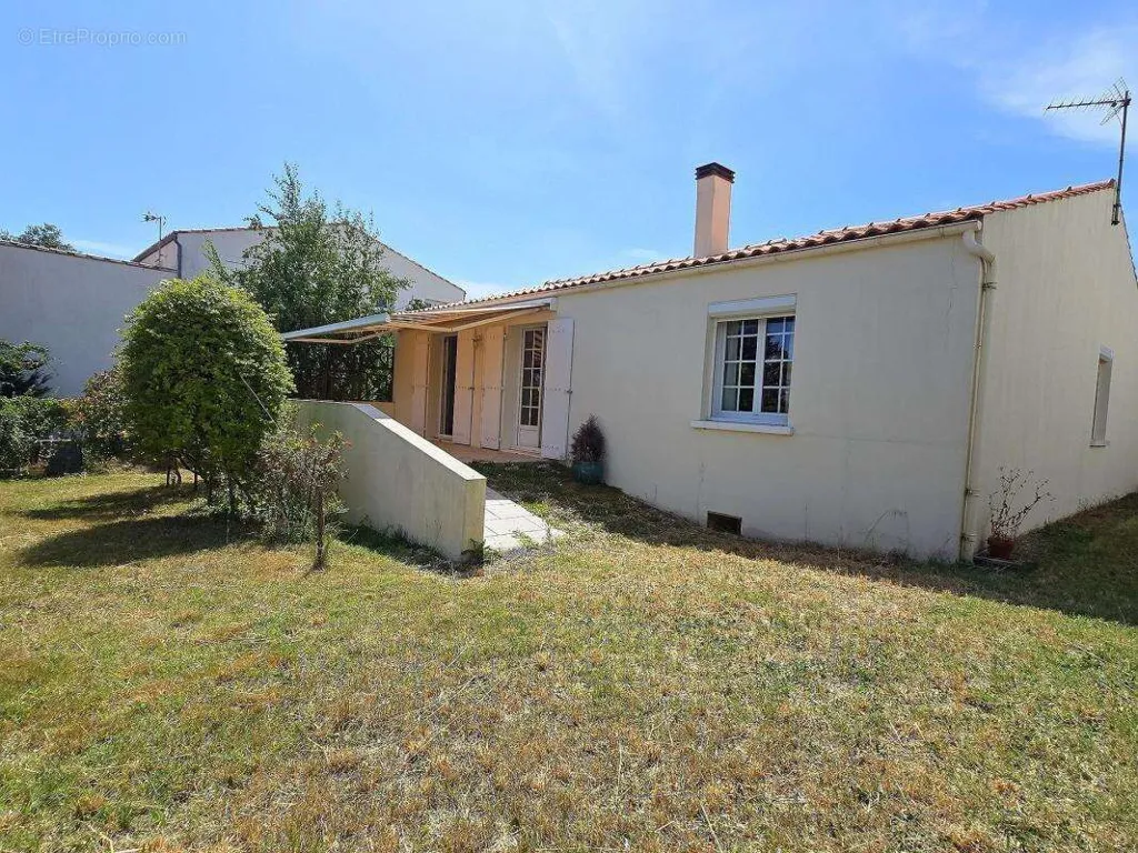 Extérieur - Maison Lumineuse avec Véranda à L'Houmeau