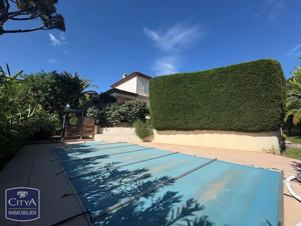 Bassein - Villa with Pool in Saint-Raphaël