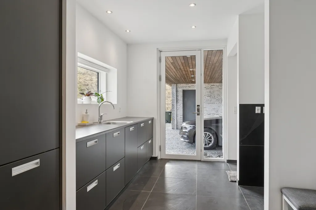 Entrée - Modern House with Stringent Architecture in Stouby