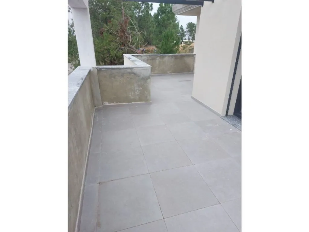 Terrass - New 4-Bed Villa with Pool in Seixal