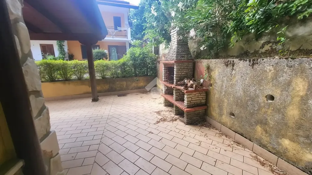 Garden - Villa with Private Garden in Pietrastornina
