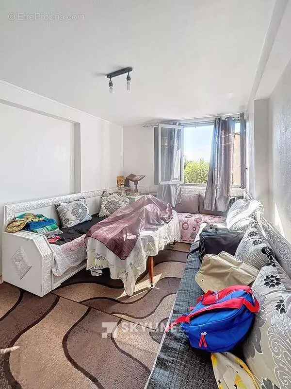 Magamistoad - Bright 4-Bed Flat with Cave in Marseille 14th