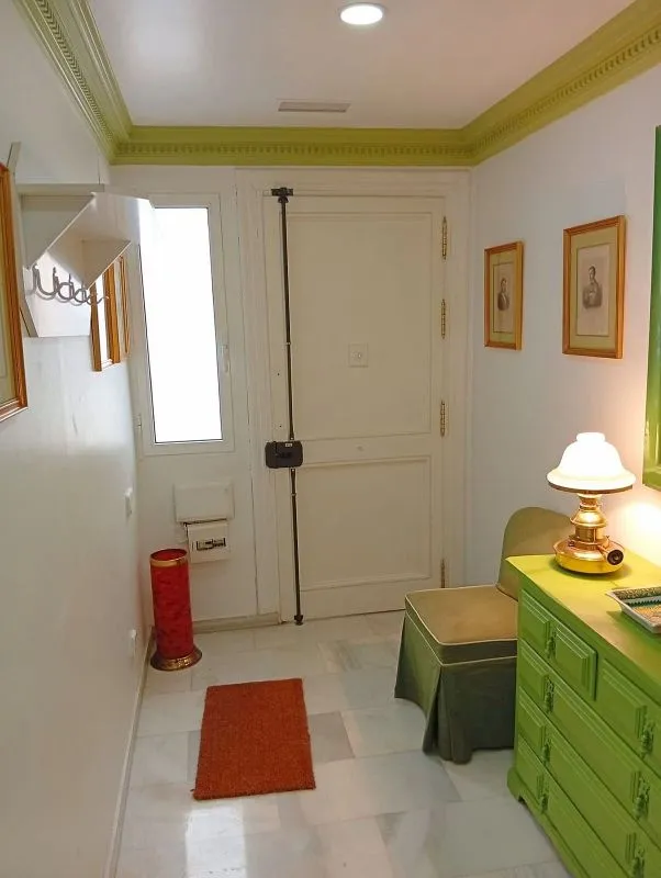 Esik - Modern Flat with Balcony in Ensanche Centro