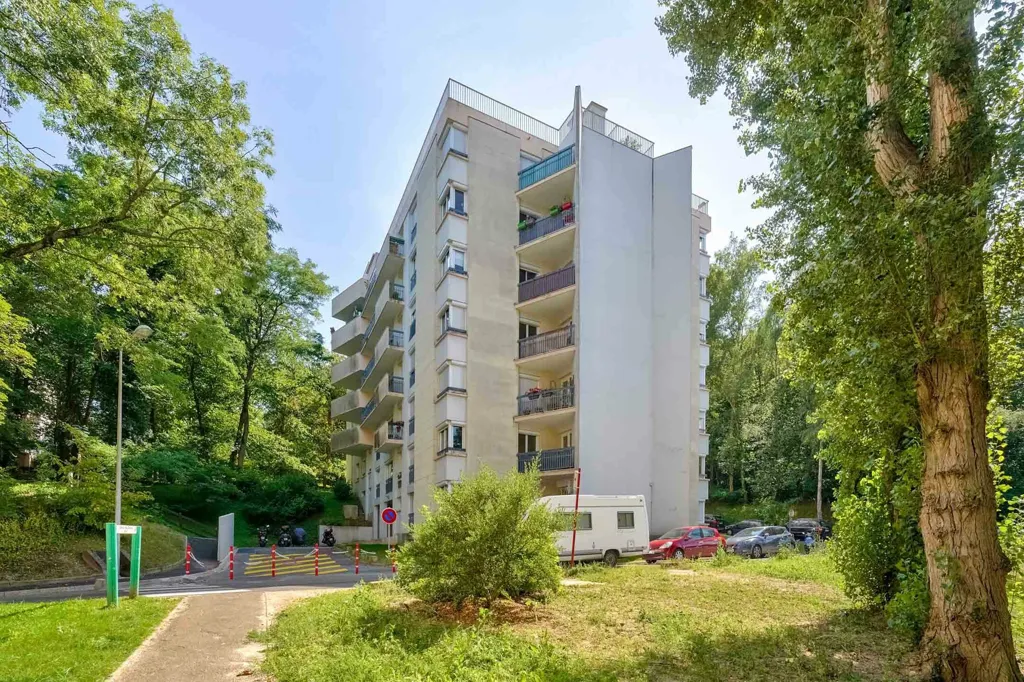Välivaade - 2-Bedroom Flat with Park Access in Ville-d'Avray