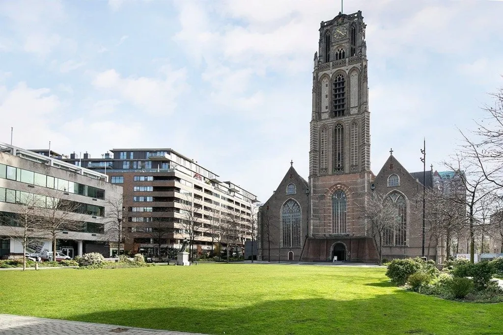 Modern 3-Room Apartment with City View in Rotterdam